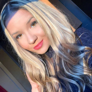 Meet your Posher, Jillianelliott